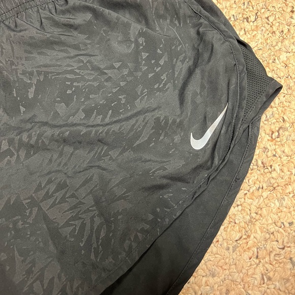 Nike running shorts - Picture 3 of 5